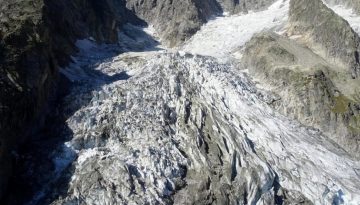 Allarme in Val d'Aosta: scivola il ghiacciaio Planpincieux