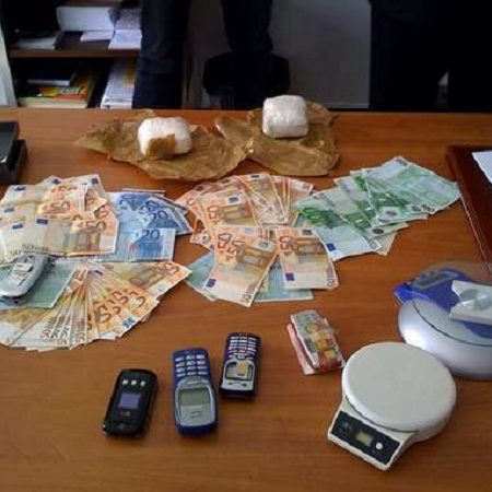Genova: 500 dosi di stupefacenti e 2.300 euro in contanti, arrestato