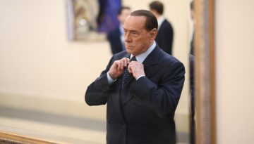 La morte di Silvio Berlusconi segna oggettivamente la fine di un'era, intere generazioni non conoscono la politica senza Berlusconi