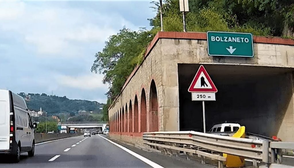 Sulla A7 Serravalle-Genova, nel tratto compreso tra Bolzaneto e Busalla in direzione Milano, nella tarda mattinata è stato installato un cantiere per consentire attività di rigenerazione del manto autostradale al km 118.