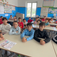 Gli studenti delle classi classi IV A e IV B della scuola primaria dell'IC Teglia hanno creato un video messaggio di vicinanza rivolto ai loro coetanei della regione Emilia-Romagna