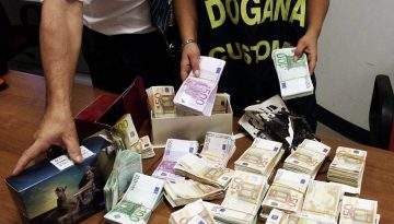 Valuta non dichiarata per 23mila euro è stata scoperta dai funzionari dell'Agenzia delle dogane e dai militari della Guardia di finanza di Albenga all'aeroporto di Villanova d'Albenga.