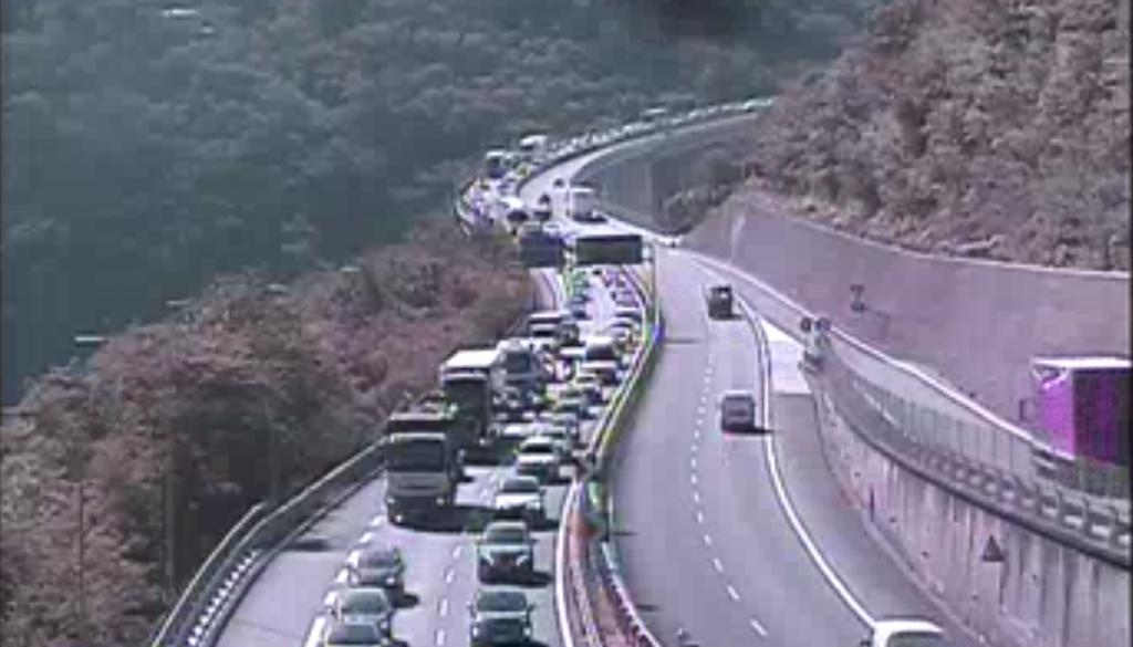 Sull’autostrada A12 Genova-Sestri Levante, nel tratto compreso tra Recco e Genova Nervi in direzioni di Genova si registrano 9 km di coda verso Genova e 3 km di coda verso Livorno