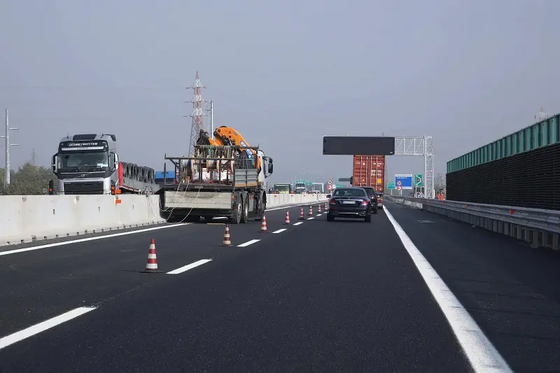 La società Autostrade ha comunicato una serie di chiusure notturne di tratti e stazioni sulla A12, Genova – Livorno, a partire dalla sera del 24 luglio