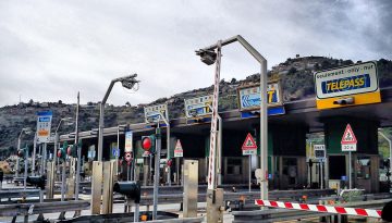 Società Autostrade comunica che sulla Autostrada A7 saranno adottati provvedimenti di chiusura dei tratti Genova Ovest e bivi A10 e a12