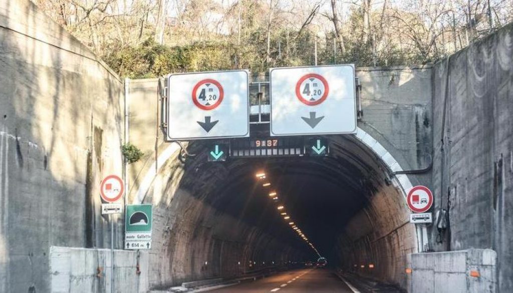 La società Autostrade ha comunicato una serie di chiusure notturne sull'autostrada A7, Serravalle - Genova, che riguarderanno alcuni tratti e la stazione di Genova Bolzaneto, nelle notti comprese fra il 4 e 7 luglio.