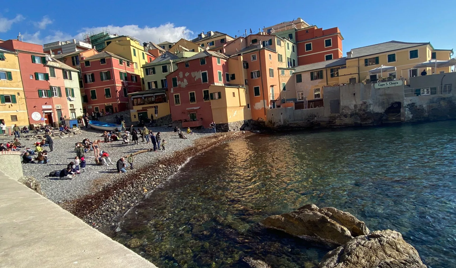 Nuovo divieto di balneazione a Boccadasse, a Genova; era avvenuto anche a inizio mese. Unico non conforme in Liguria