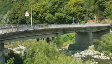 Per il completamento delle fasi di cantiere per la messa in sicurezza del ponte di Campo Ligure, sulla Strada Statale 456 del Turchino e l'eliminazione delle limitazioni di peso, si rende necessaria la chiusura al traffico nelle notti fra il 1 e 3 agosto, con orario 21 - 06.