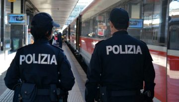 Truffatore incastrato dalla barba arrestato a Genova La Polfer lo ha fermato con ancora addosso i soldi truffati
