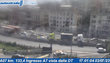 La Polizia Locale di Genova segnala nella zona di Sampierdarena e del porto passeggeri, forti rallentamenti alla viabilità per traffico intenso.