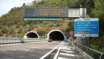 Sulla A26 Genova Voltri-Gravellona Toce, per consentire lavori di manutenzione dei viadotti, dalle 22:00 di giovedì 17 alle 6:00 di venerdì 18 agosto, sarà chiuso il tratto compreso tra l'allacciamento con la A10 Genova-Savona (km 0+000) e Ovada (km 30+000), verso Alessandria/Gravellona Toce.