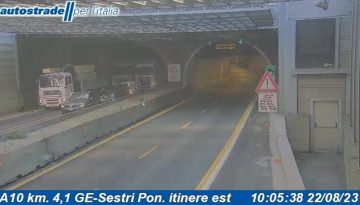 Un veicolo in avaria sta causando una coda di 3 km sulla A10, in direzione Savona, nel tratta tra Genova Aeroporto e Genova Prà, dal km 2+300. Sul posto i mezzi della viabilità.