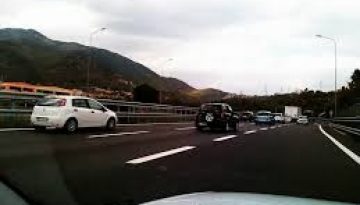 A causa di un incidente sulla autostrada A10, nel tratto tra Varazze e Arenzano in direzione Genova, si registra coda a partire dal km 26+800.