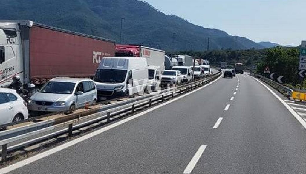 Sull'autostrada A10 6km di coda alla barriera in direzione Italia; 3 km fra Savona e Spotorno in direzione Ventimiglia. Coda anche a XXMiglia