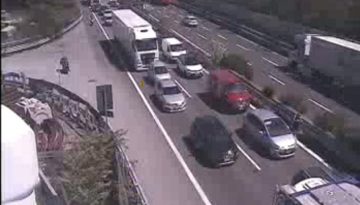 Dalle 12.20 circa, a causa di un incidente, è stato bloccato il traffico sulla A10 nel tratto Celle Ligure - Albisola, in direzione Ventimiglia.