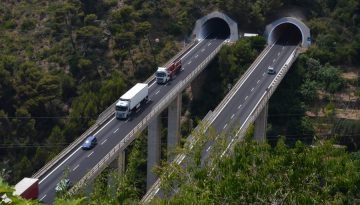Sull'Autostrada A10, Savona - Ventimiglia, nel tratto compreso tra Imperia Est e Imperia Ovest, un incidente avvenuto poco dopo le 16:25 al km 109 sta causando 1 Km di coda, in aumento, in direzione Francia.