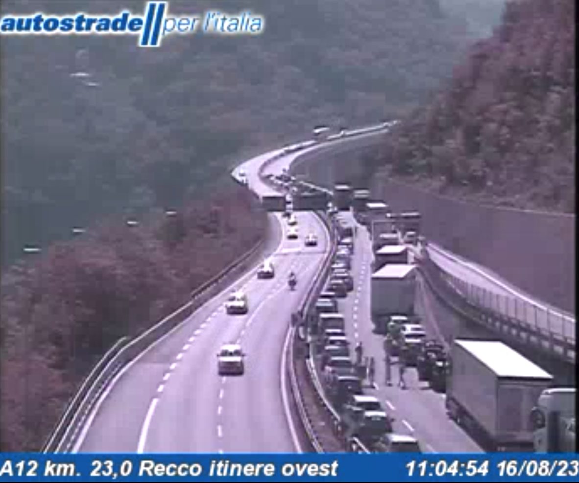 Dalle 10:50, a causa di un incidente, è stato bloccato il traffico sull'Autostrada A12 nel tratto Recco - Rapallo in direzione Sestri Levante dal Km 23. Chiusa anche la stazione di Recco in entrata.