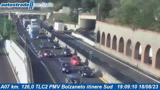 Sulla A7 Genova - Milano nel tratto compreso tra Busalla e Genova Bolzaneto, dal km 120 si registrano 2 km di coda a causa di un incidente.