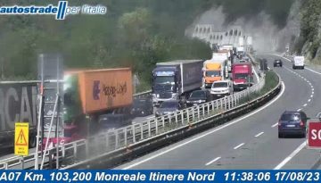 Sull'autostrada A7, Genova - Serravalle, dal km 100.7 nel tratto compreso fra Isola del Cantone e Ronco Scrivia, in direzione Genova, si registrano 3 km di coda causati da un veicolo in avaria.