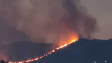 Un altro incendio è divampato nella tarda serata di ieri a ridosso della statale 28, sopra Pontedassio, in località Sarola (Imperia).