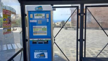 Alla fermata di via Cuneo, in prossimità della stazione ferroviaria, è presente da ieri una nuova emettitrice automatica per l’acquisto di biglietti AMT.
