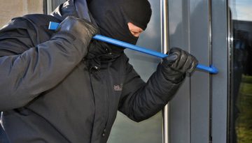Tentata rapina in villa a Nervi Proprietari minacciati dal ladro: "Toglietevi o vi ammazzo"