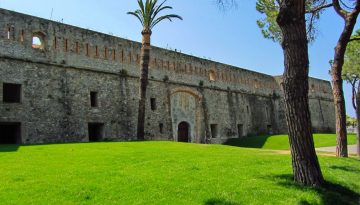 In occasione del centenario dalla nascita di Italo Calvino, Direzione regionale Musei Liguria e il Forte di Santa Tecla hanno organizzato un ampio ciclo di event