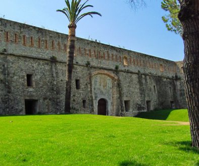 In occasione del centenario dalla nascita di Italo Calvino, Direzione regionale Musei Liguria e il Forte di Santa Tecla hanno organizzato un ampio ciclo di event