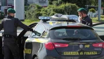 I finanzieri del Comando Provinciale Savona, unitamente a funzionari dell’Agenzia delle Accise, Dogane e Monopoli/Ufficio delle Dogane di Savona hanno sequestrato, nell’area portuale di Vado Ligure (Savona), un ingente quantitativo di cocaina.