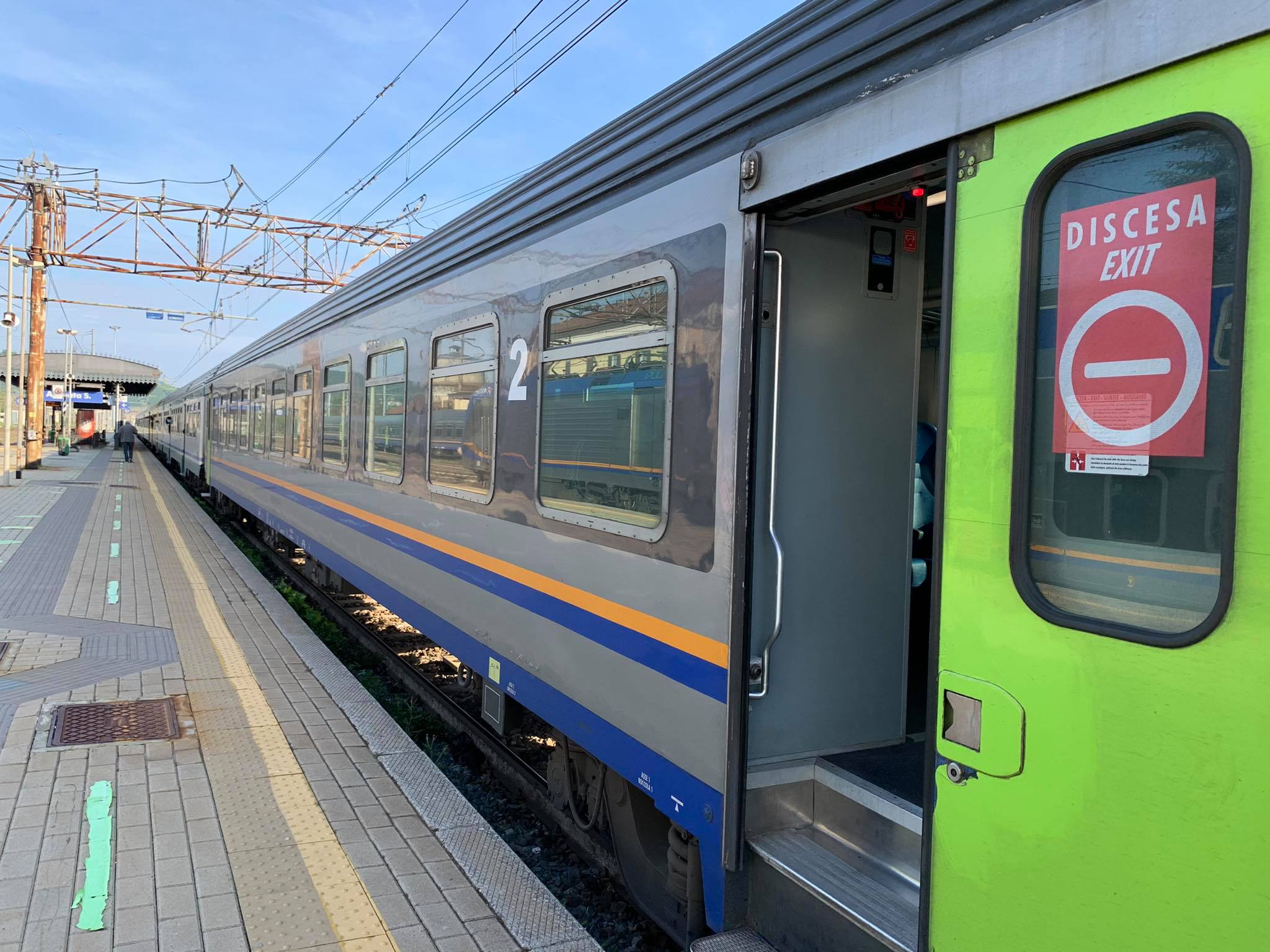 Da sabato 12 agosto a domenica 10 settembre 2023, per lavori di potenziamento infrastrutturale sulla linea Genova – Acqui, la circolazione dei treni è sospesa ed è attivo un servizio con bus tra Genova Brignole e Acqui Terme.