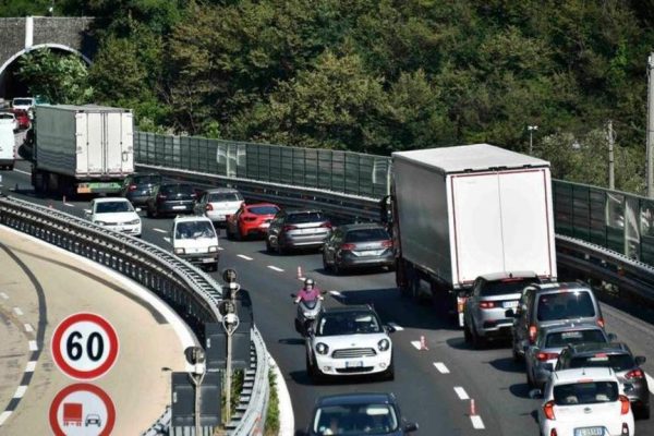 Poco prima delle ore 12:30 sulla A10 Genova-Savona sono state ripristinate due corsie per senso di marcia ed è stato rimosso lo scambio di carreggiata