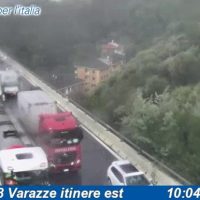 4 km di coda sulla A10, in entrambi i sensi, tra Varazze e Arenzano e 4 km di coda sulla A12 tra Recco e Genova Est